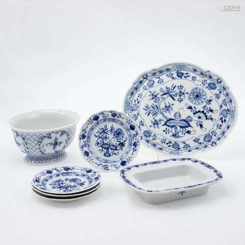 7 Teile Zwiebelmuster. Meissen 1850-1888 und 1972-1980.