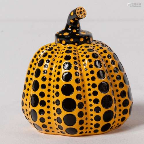 Yayoi KUSAMA (Née en 1929) Pumpkin jaune Epreuve en résine p...