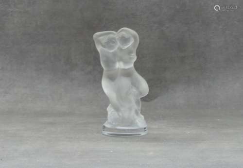 LALIQUE FRANCE. Couple sur un rocher. Sujet en cristal press...