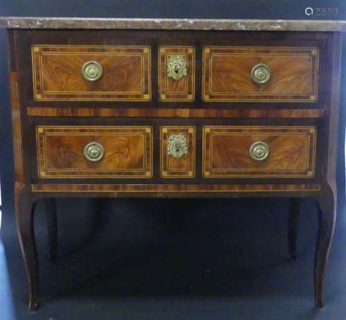 Commode sauteuse en placage de bois précieux bâti de chêne o...