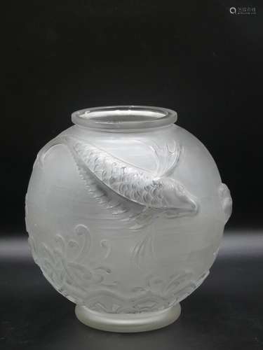 Vase boule en verre moulé