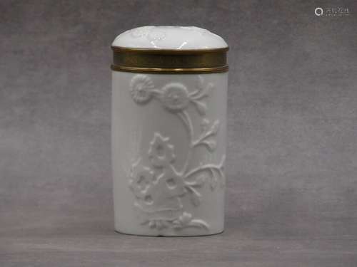 Pot couvert en porcelaine blanche