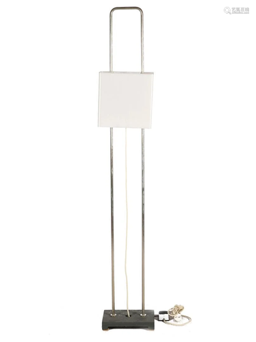 height-adjustable floor lamp