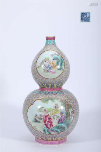 Famille Rose Figure Double-Gourd Vase