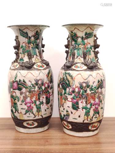 CHINE-NANKIN Paire de vases balustres en faïence émaillée, a...