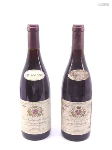 Deux bouteilles de Nuit Saint Georges 2003.