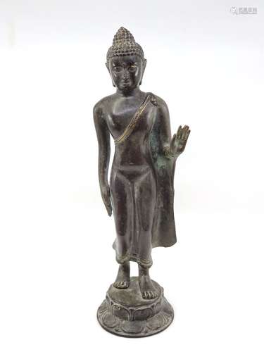 THAILANDE Statue sur pied en bronze représentant une divinit...