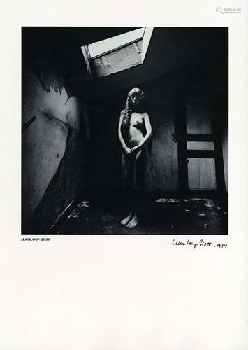 JEANLOUP SIEFF - Femme nue dans un endroit sombre -