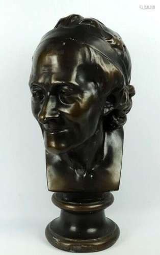 Buste de Voltaire en plâtre à patine bronze. Fin du XIXème s...