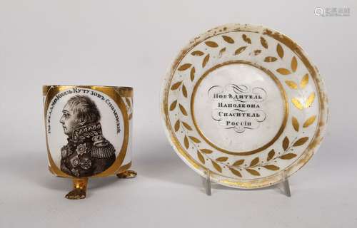 RUSSIE. Tasse à portrait en porcelaine blanche et or, et sa ...