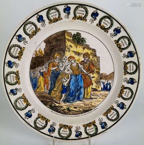 MONTEREAU. Assiette en faience fine à décor imprimé polychro...