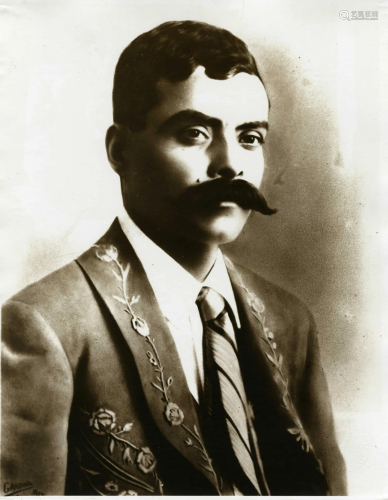 AGUSTIN VICTOR CASASOLA - Emiliano Zapata, Traje y
