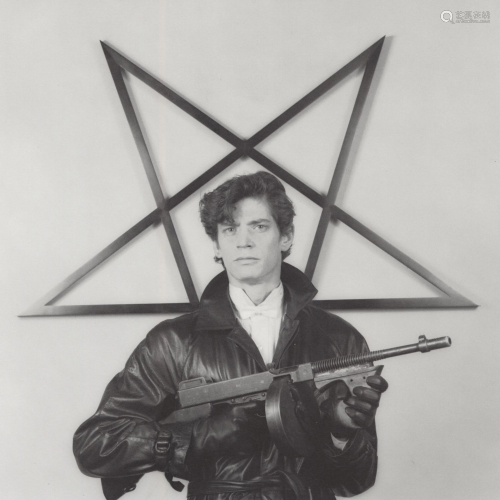 ROBERT MAPPLETHORPE - Self-portrait with Gun and Star -