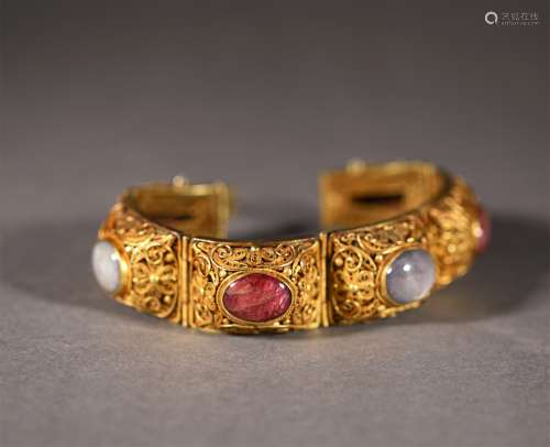 A QING DYNASTY PURE GOLD INLAY GEMS BRACELET