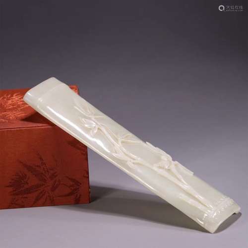 A QING DYNASTY HETIAN JADE BAMBOO ARMREST