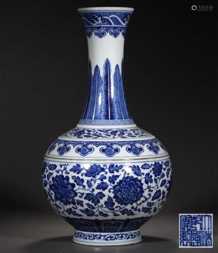 A QING DYNASTY BLUE AND WHITE TANGLED LOTUS BOTTLE