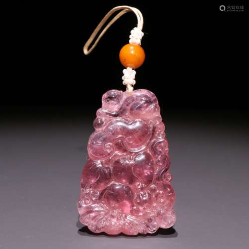 A QING DYNASTY PINK TOURMALINE CARVED MONKEY OFFERING LIFE P...