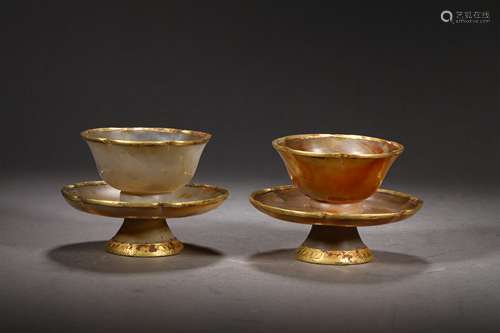 A PAIR OF LIAO DYNASTY AGATE WRAPPED GOLD CUPS AND PLATES