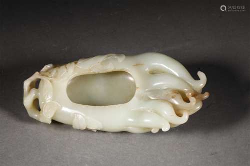 A MING DYNASTY HETIAN JADE BRUSH WASHER