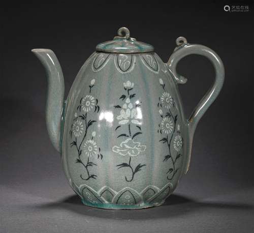 A SONG DYNASTY KOREA PORCELAIN HANDLED EWER POT