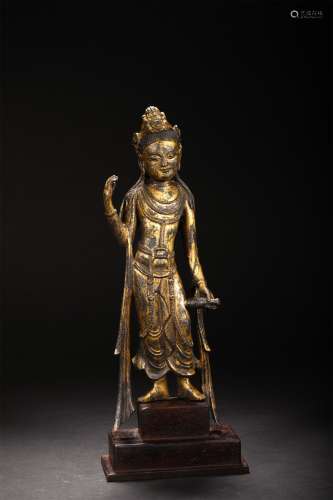 A TANG DYNASTY BRONZE GILDED GUANYIN STATUE