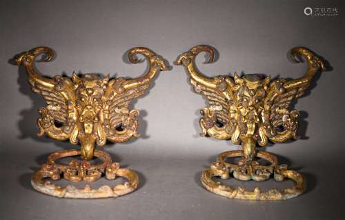 A PAIR OF TANG DYNASTY BRONZE GILDED ARMRESTS