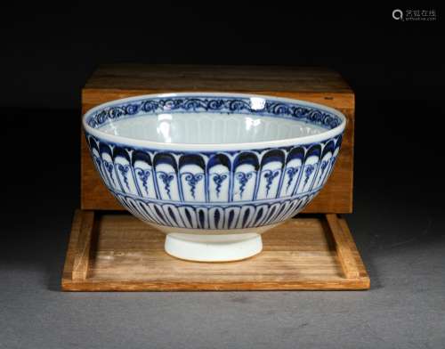 A YUAN DYNASTY BLUE AND WHITE BOWL
