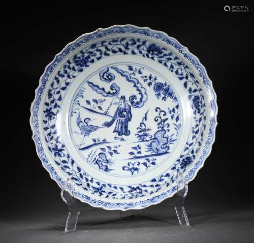 A YUAN DYNASTY BLUE AND WHITE FIGURE DESIGN PLATE
