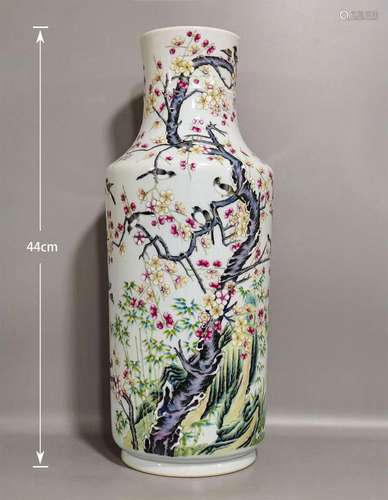 A QING DYNASTY FAMILLE ROSE MAGPIES AND PLUM DESIGN BOTTLE