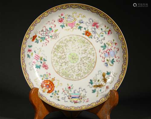 A QING DYNASTY FAMILLE ROSE EIGHT TREASURES PLATE