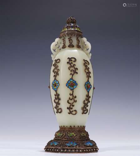 A QING DYNASTY SILVER GILT GOLD FILIGREE INLAY HETIAN JADE R...