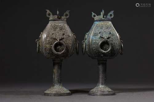 A PAIR OF WARRING STATES PERIOD BRONZE BEANS