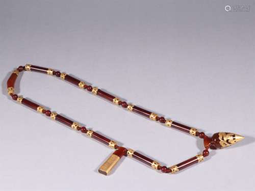 A STRING OF LIAO DYNASTY AGATE WRAPPED GOLD NECKLACE