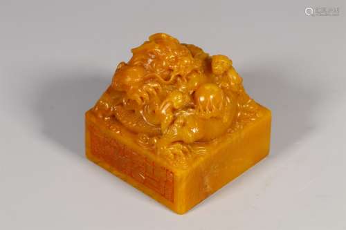 A QING DYNASTY TIANHUANG STONE DRAGON BUTTON SEAL
