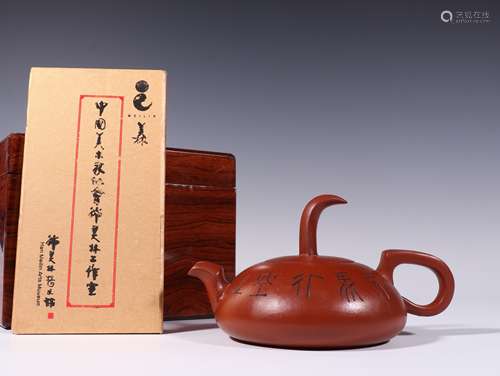 AN OLD PURPLE CLAY TEA POT HAN MEILIN MARKED