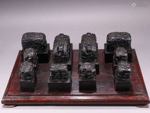 A SET OF QING DYNASTY EAGLEWOOD EMPRESS DOVAGER YUXI
