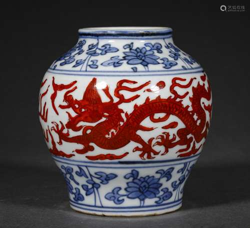 A MING DYNASTY BLUE AND WHITE ALUM RED DRAGON DESIGN JAR