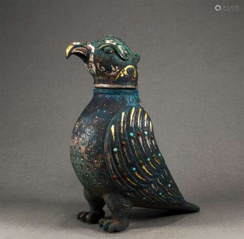 A WARRING STATES PERIOD GOLD INLAYING GEMS OWL
