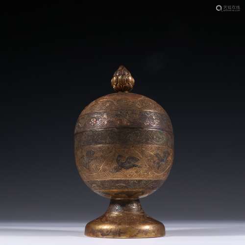 A TANG DYNASTY BRONZE GILDED FLYING BIRDS COVER POT