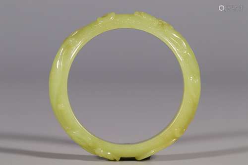 A QING DYNASTY HETIAN YELLOW JADE BRACELET