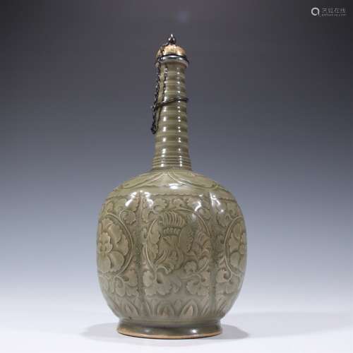 A SONG DYNASTY YAOZHOU KILN CARVED FLOWER BOTTLE