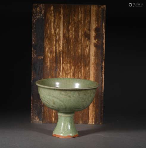 A SONG DYNASTY LONGQUAN KILN HIGH FOOT CUP