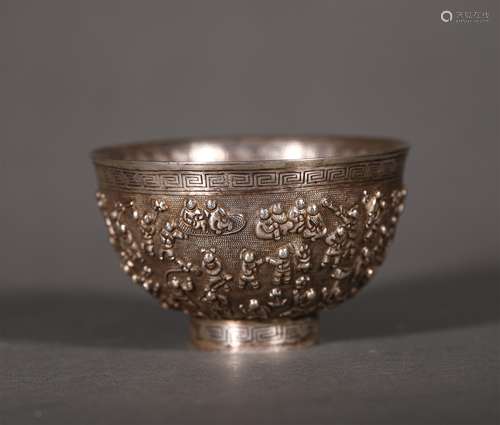 A QING DYNASTY PURE SILVER BABY PLAYING CUP