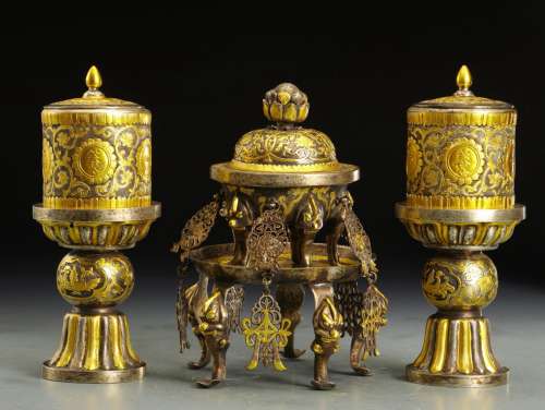A SET OF SONG DYNASTY COPPER GILDING BUDDHISM TRIBUTES