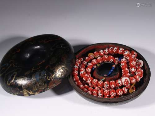 A STRING OF QING DYNASTY PEARL CORAL AGILAWOOD 108  COURT BE...