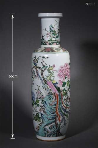 A QING DYNASTY FAMILLE ROSE BIRDS AND PHOENIX BOTTLE