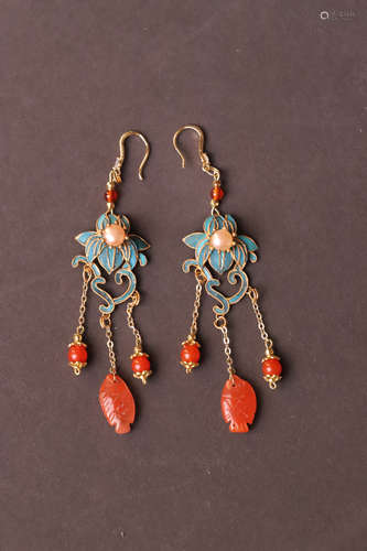 A Pair of Blue Feather Inlaid Flower with Agate Earring