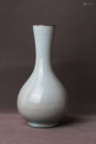 A Ge Type Grey Glazed Porcelain Vase