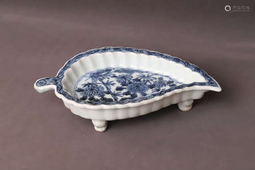 A Blue and White Flower Pattern Leaf Shape Porcelain Brush W...