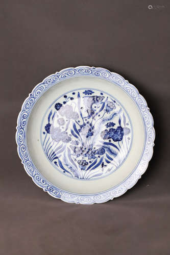 A Blue and White Fish with Sea Grass Pattern Porcelain Plate